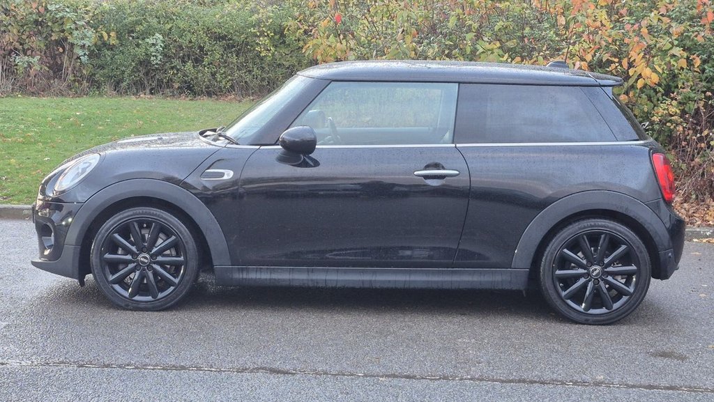 Used MINI Hatch 2018 for sale - 76385972: Photo 2