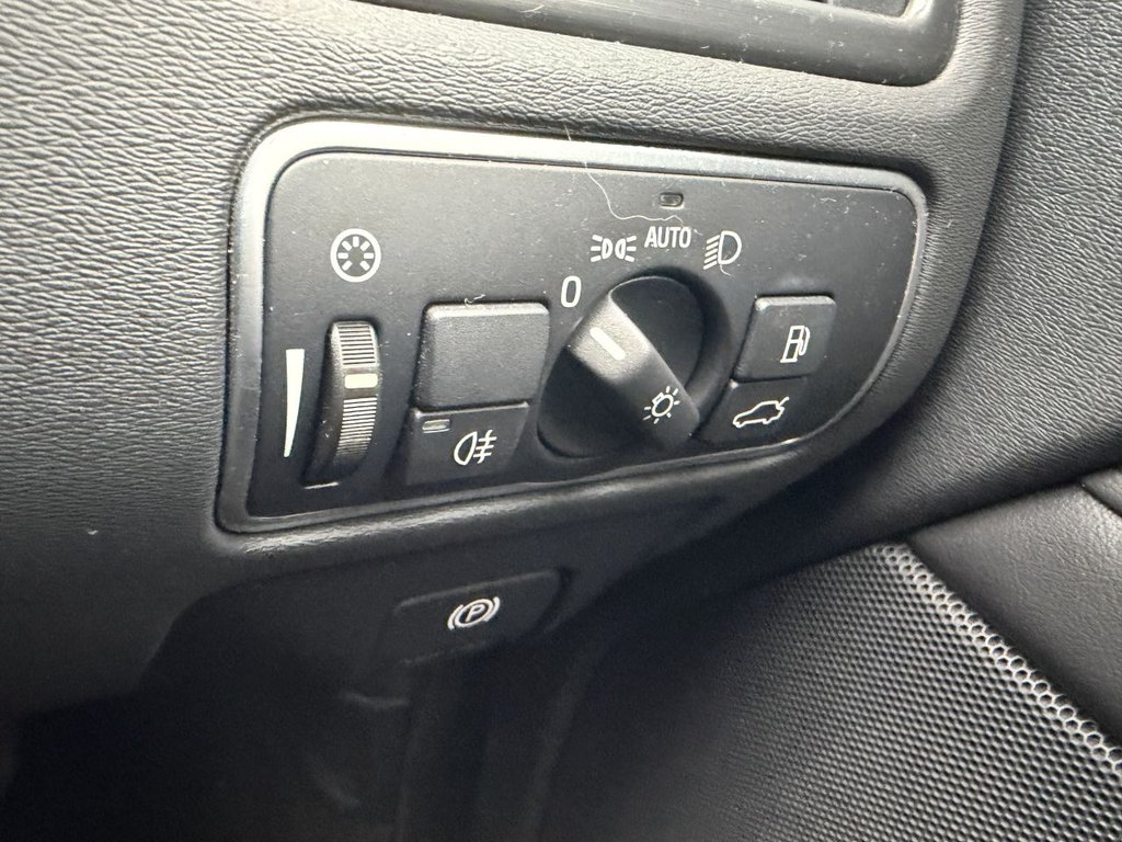 Used Volvo XC70 2014 for sale - 76820330: Photo 19