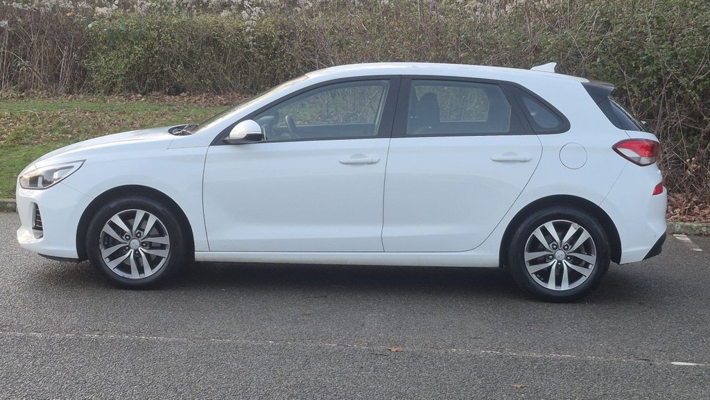 Used Hyundai i30 2017 for sale - 77026930: Photo 2