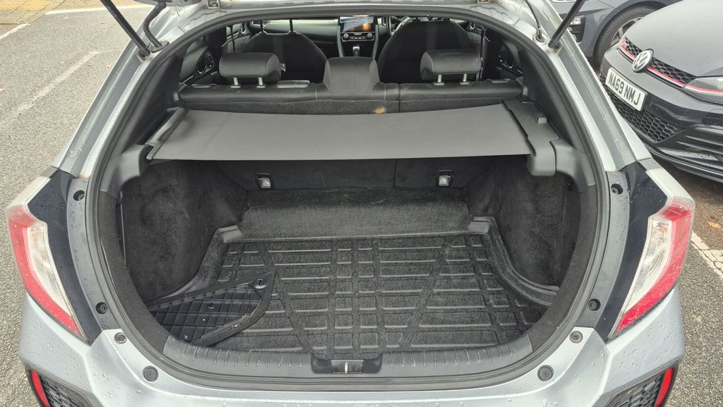 Used Honda Civic 2018 for sale - 76582142: Photo 11