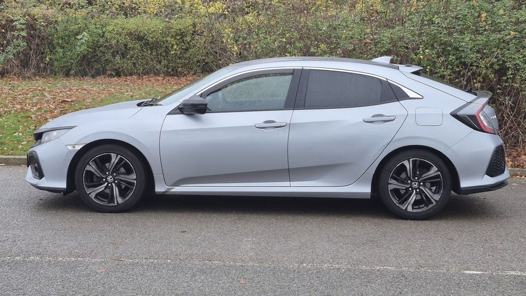 Used Honda Civic 2018 for sale - 76582142: Photo 2