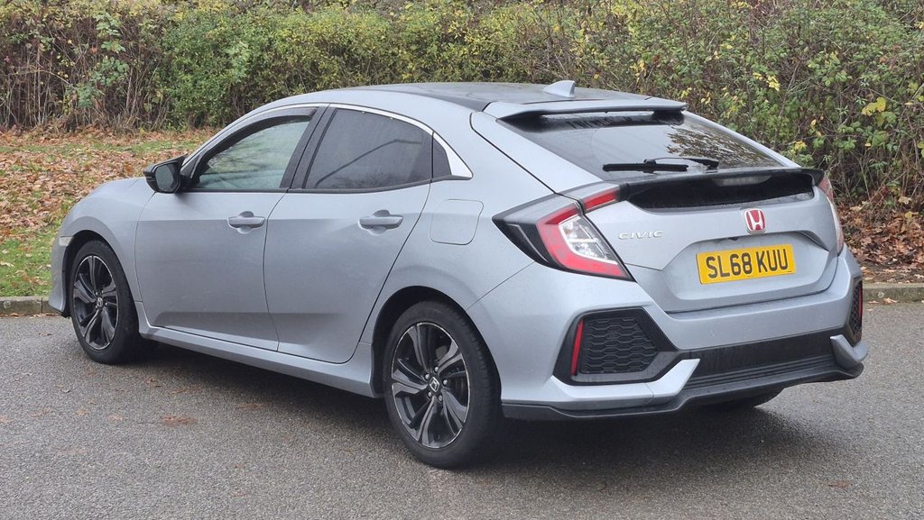 Used Honda Civic 2018 for sale - 76582142: Photo 3