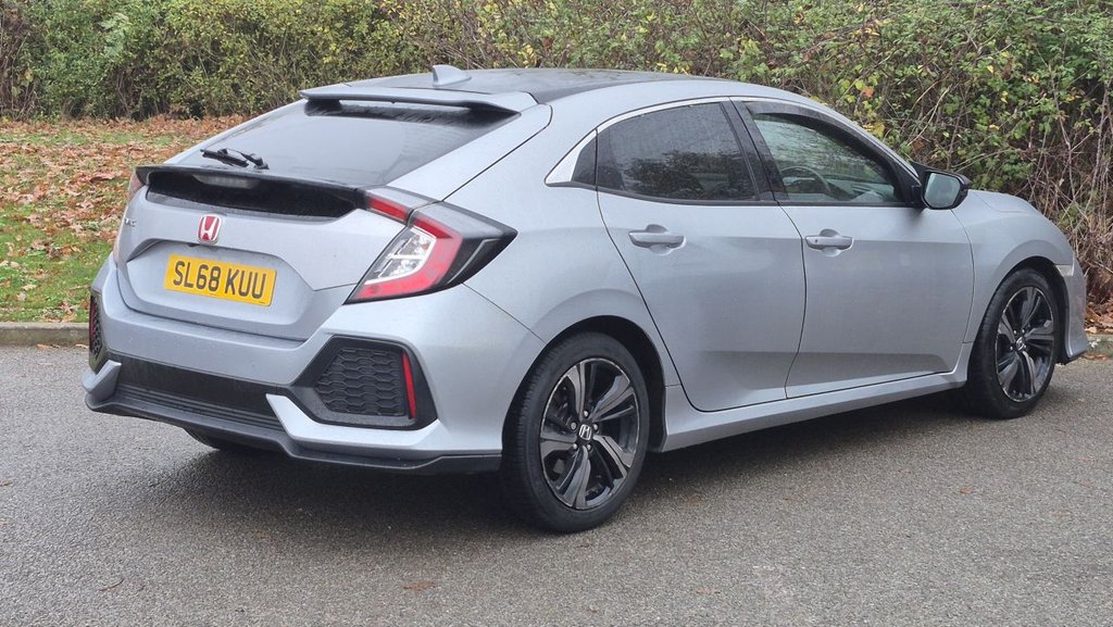 Used Honda Civic 2018 for sale - 76582142: Photo 5