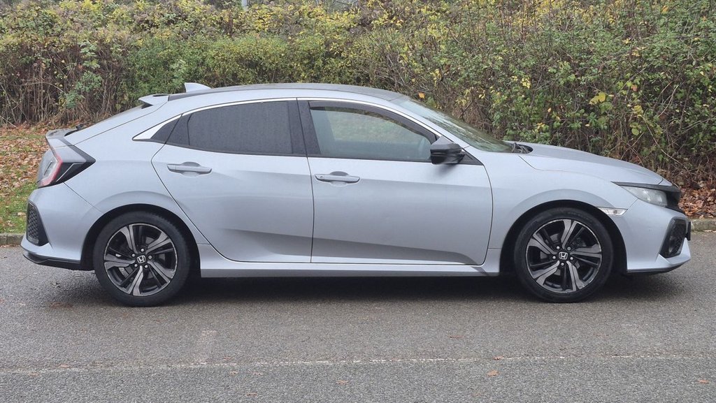 Used Honda Civic 2018 for sale - 76582142: Photo 6
