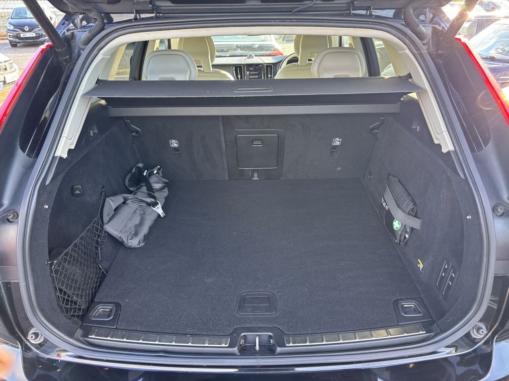 Used Volvo XC60 2017 for sale - 76698132: Photo 11