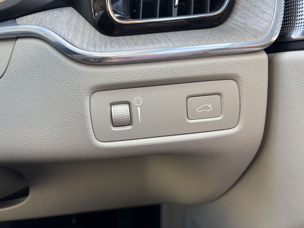 Used Volvo XC60 2017 for sale - 76698132: Photo 18