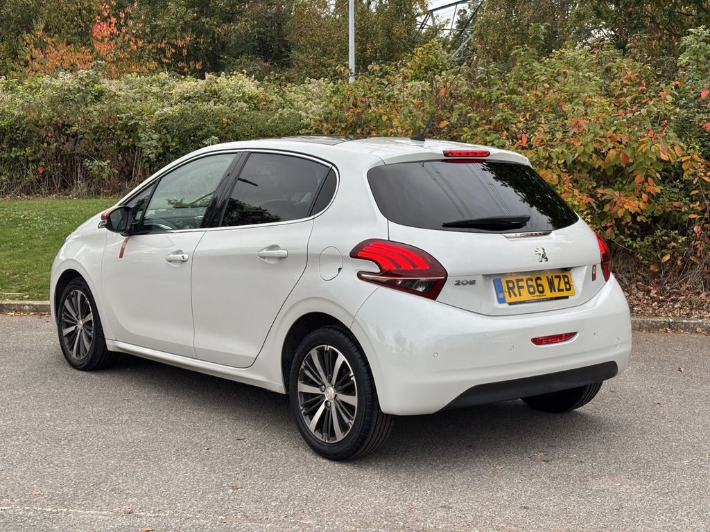 Used Peugeot 208 2016 for sale - 76279619: Photo 3