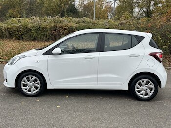 Used Hyundai i10 2019 for sale - 76509655: Photo