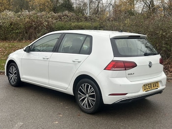 Used Volkswagen Golf 2018 for sale - 76768171: Photo