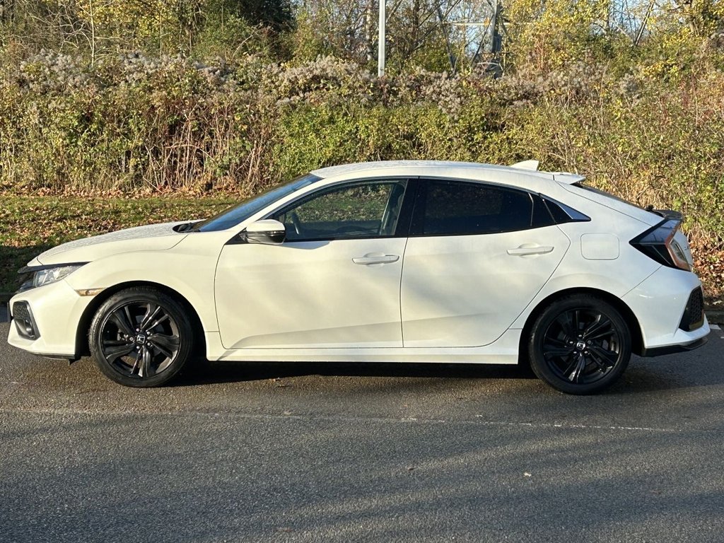 Used Honda Civic 2017 for sale - 76685872: Photo 2
