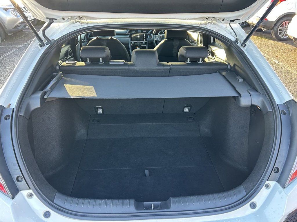 Used Honda Civic 2017 for sale - 76685872: Photo 9