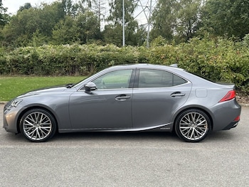 Used Lexus IS 2017 for sale - 76080443: Photo 2