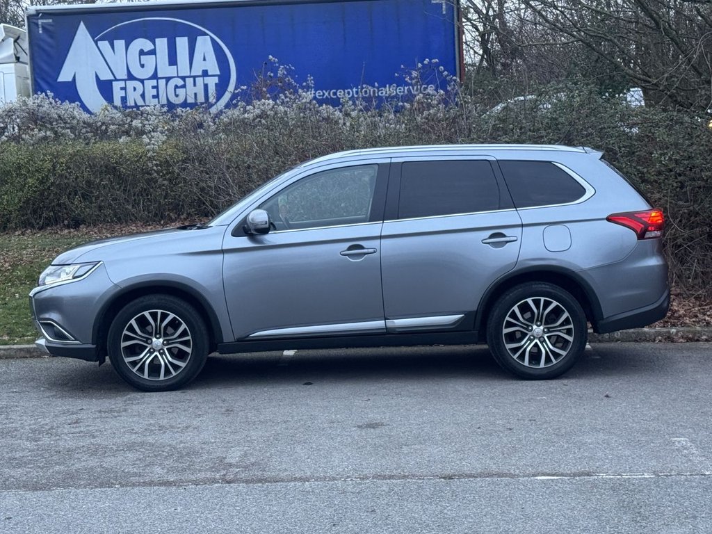 Used Mitsubishi Outlander 2015 for sale - 76973257: Photo 2