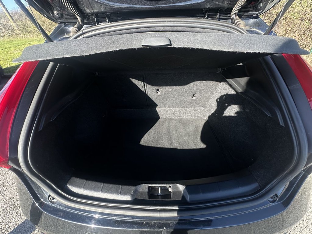 Used Volvo V40 2015 for sale - 77936515: Photo 11