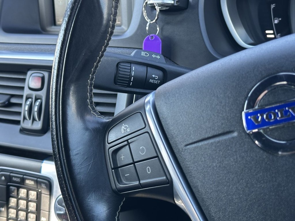 Used Volvo V40 2015 for sale - 77936515: Photo 13