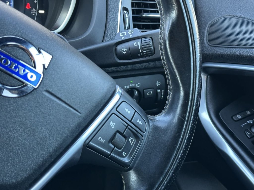 Used Volvo V40 2015 for sale - 77936515: Photo 15