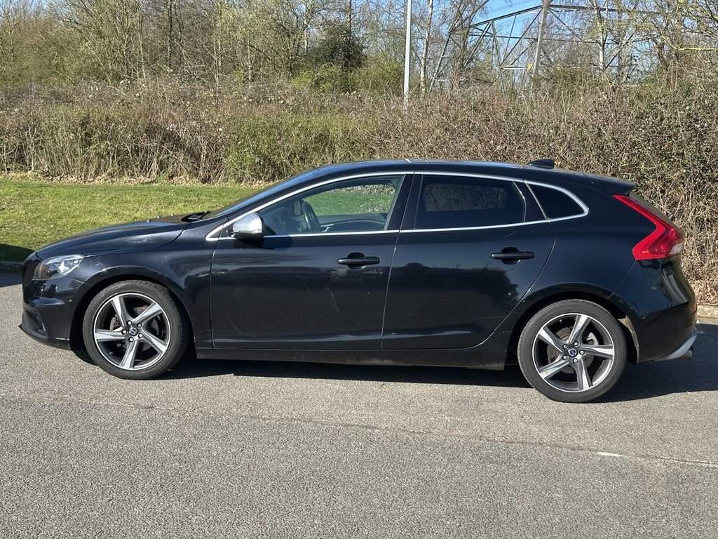 Used Volvo V40 2015 for sale - 77936515: Photo 2