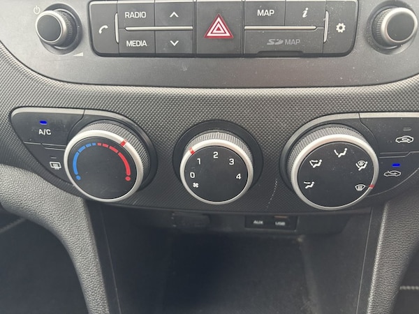 Used Hyundai i10 2018 for sale - 76223236: Photo 15