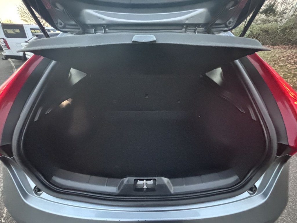 Used Volvo V40 2015 for sale - 76710836: Photo 11