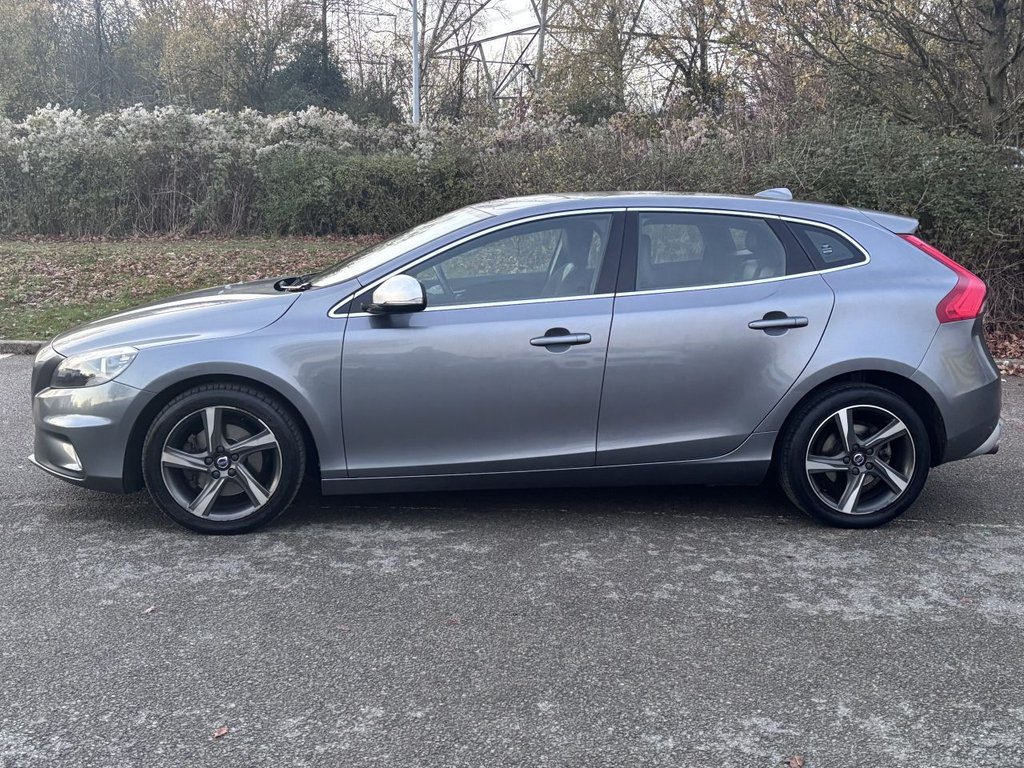 Used Volvo V40 2015 for sale - 76710836: Photo 2