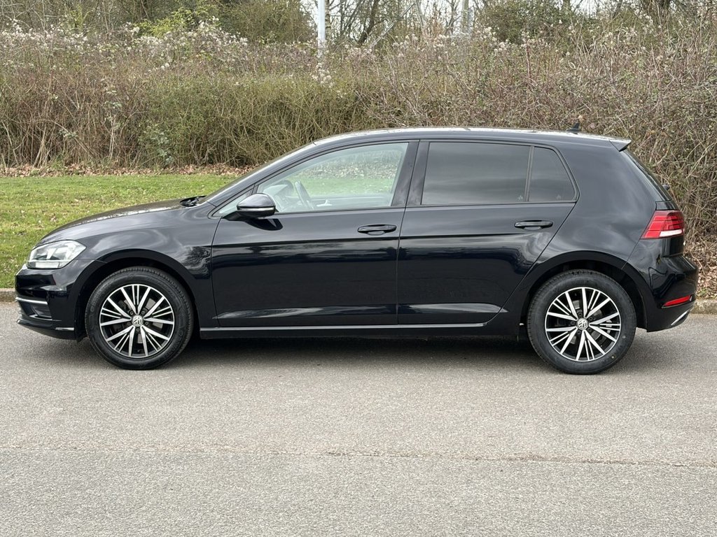 Used Volkswagen Golf 2017 for sale - 77849834: Photo 2