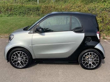 Used smart fortwo 2022 for sale - 75188289: Photo