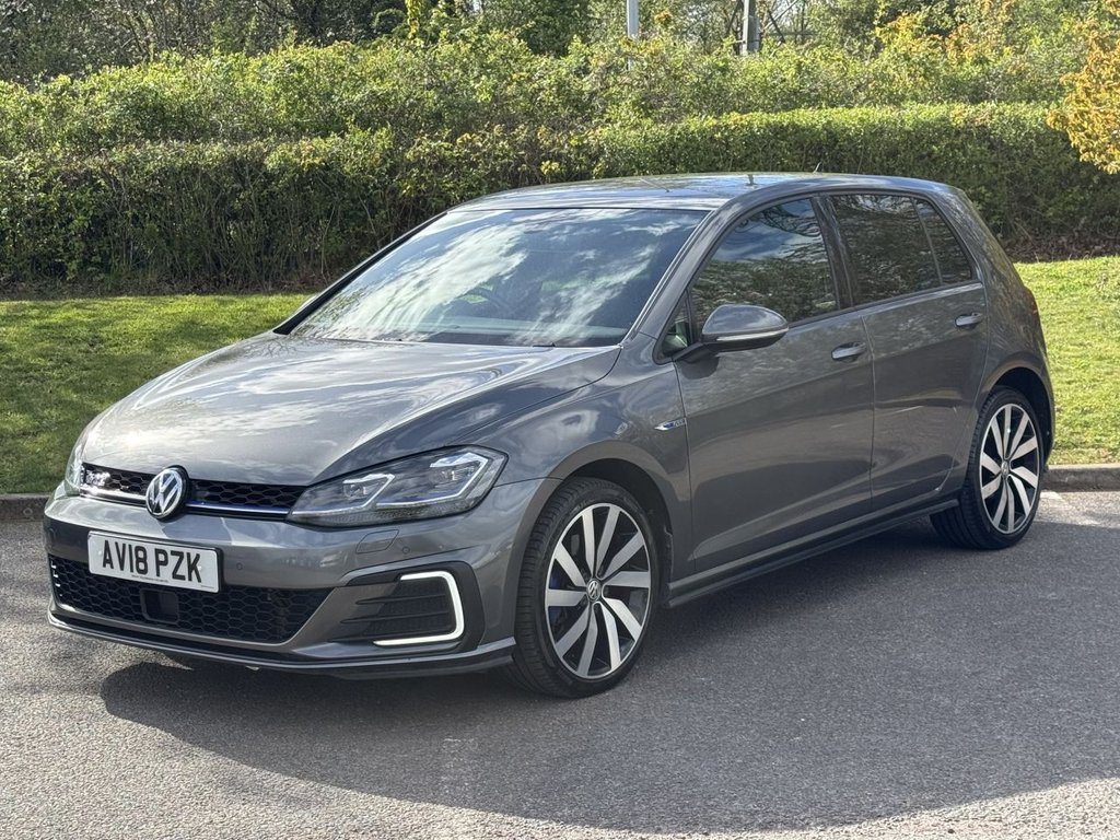 Used Volkswagen Golf 2018 for sale - 78212600: Photo 1