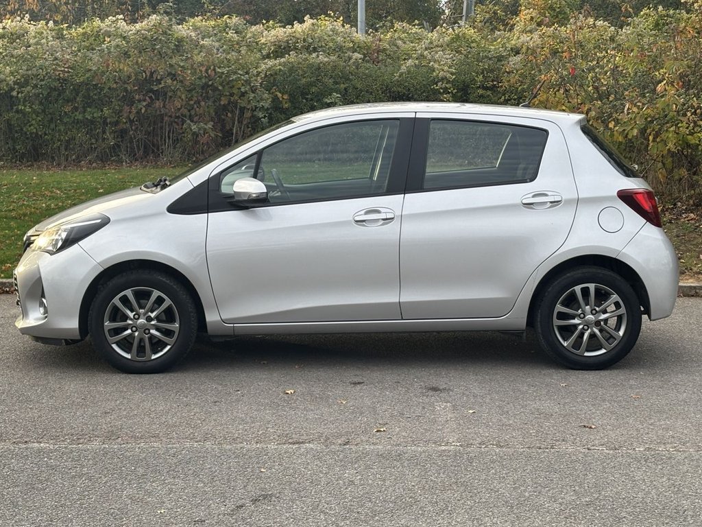 Used Toyota Yaris 2015 for sale - 76395827: Photo 2