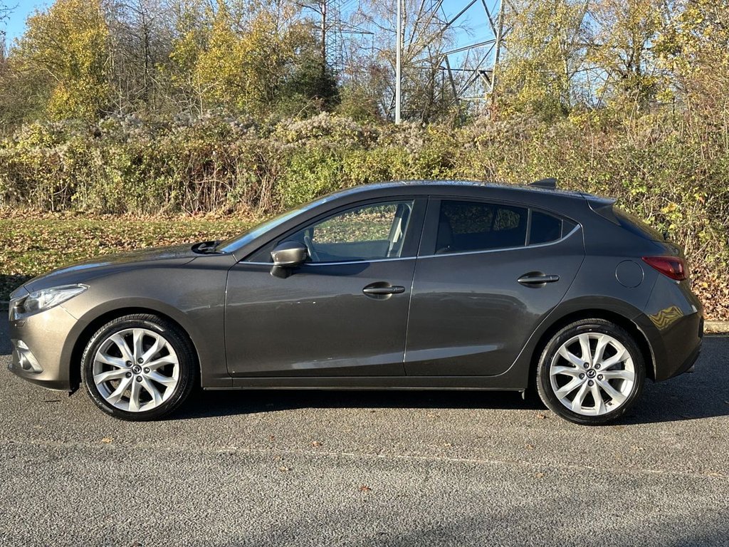 Used Mazda Mazda3 2016 for sale - 76642204: Photo 2