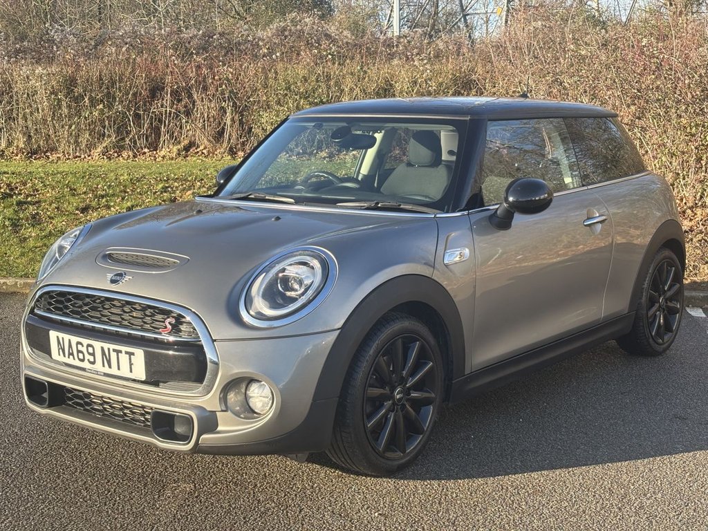 Used MINI Hatch 2019 for sale - 78166977: Photo 1