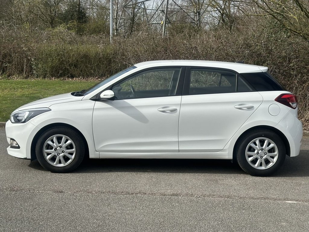 Used Hyundai i20 2017 for sale - 77904919: Photo 2