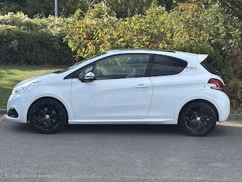 Used Peugeot 208 2016 for sale - 76118486: Photo 2