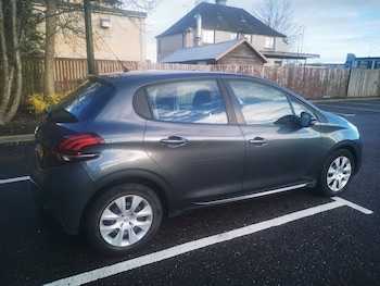 Used Peugeot 208 2015 for sale - 76666245: Photo