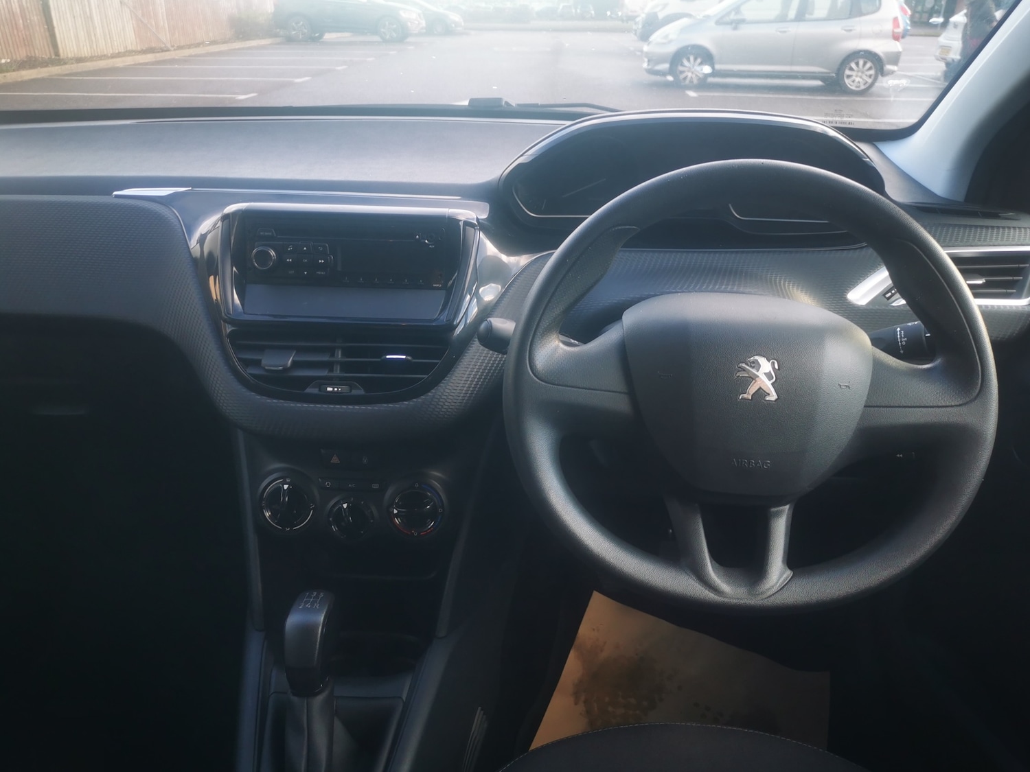 Used Peugeot 208 2015 for sale - 76666245: Photo 6