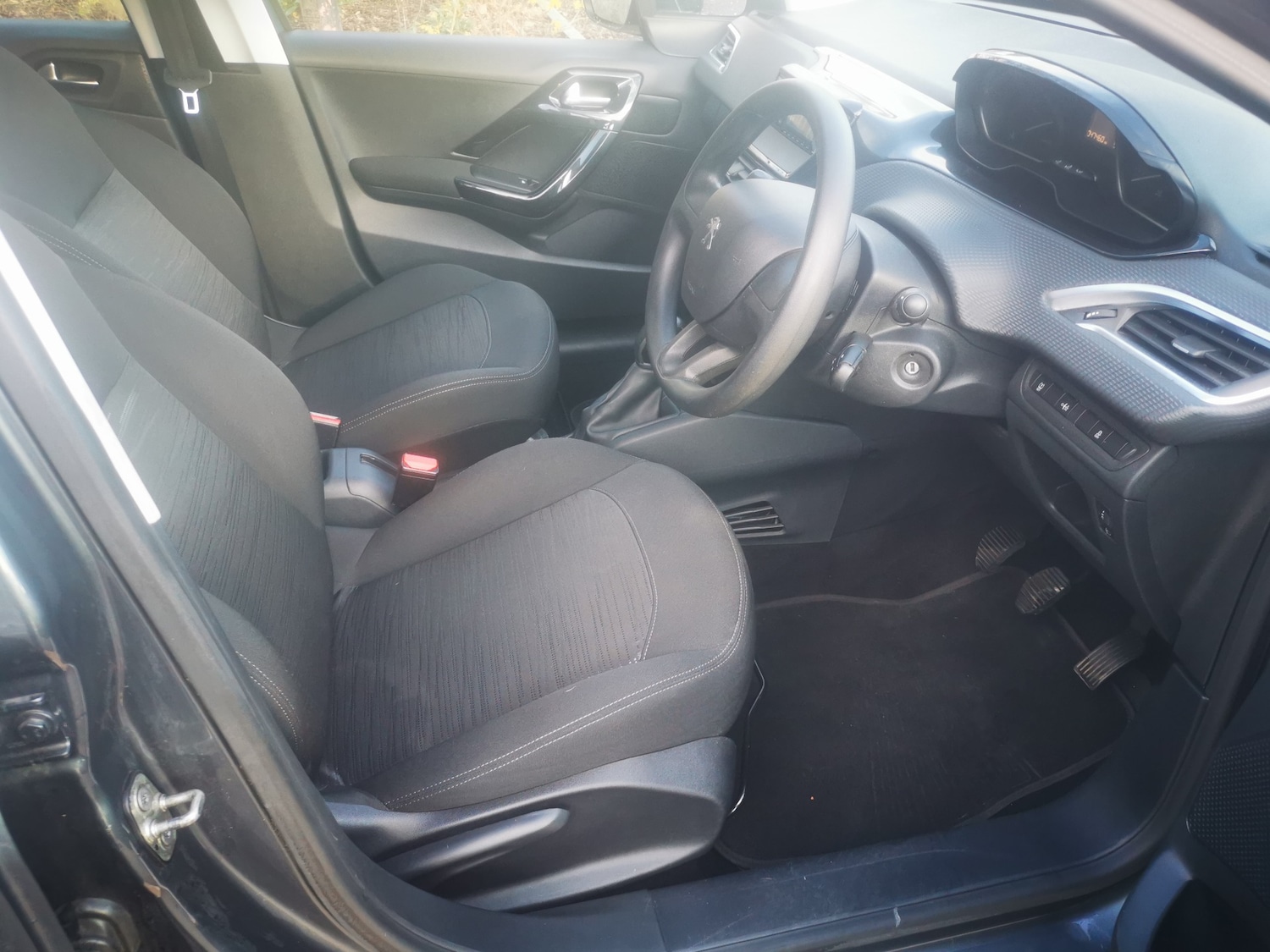 Used Peugeot 208 2015 for sale - 76666245: Photo 7