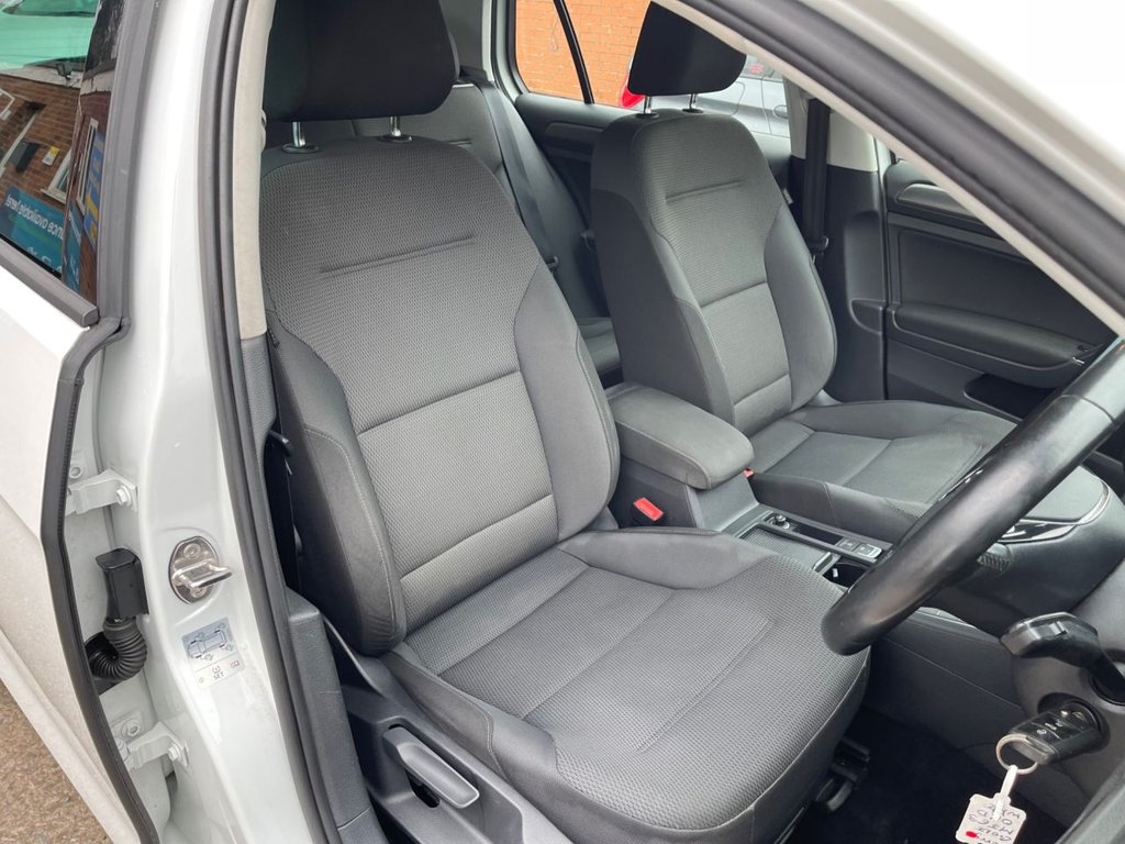 Used Volkswagen Golf 2013 for sale - 77600108: Photo 23