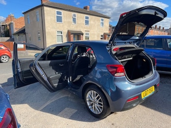 Used Kia Rio 2017 for sale - 76048463: Photo 2