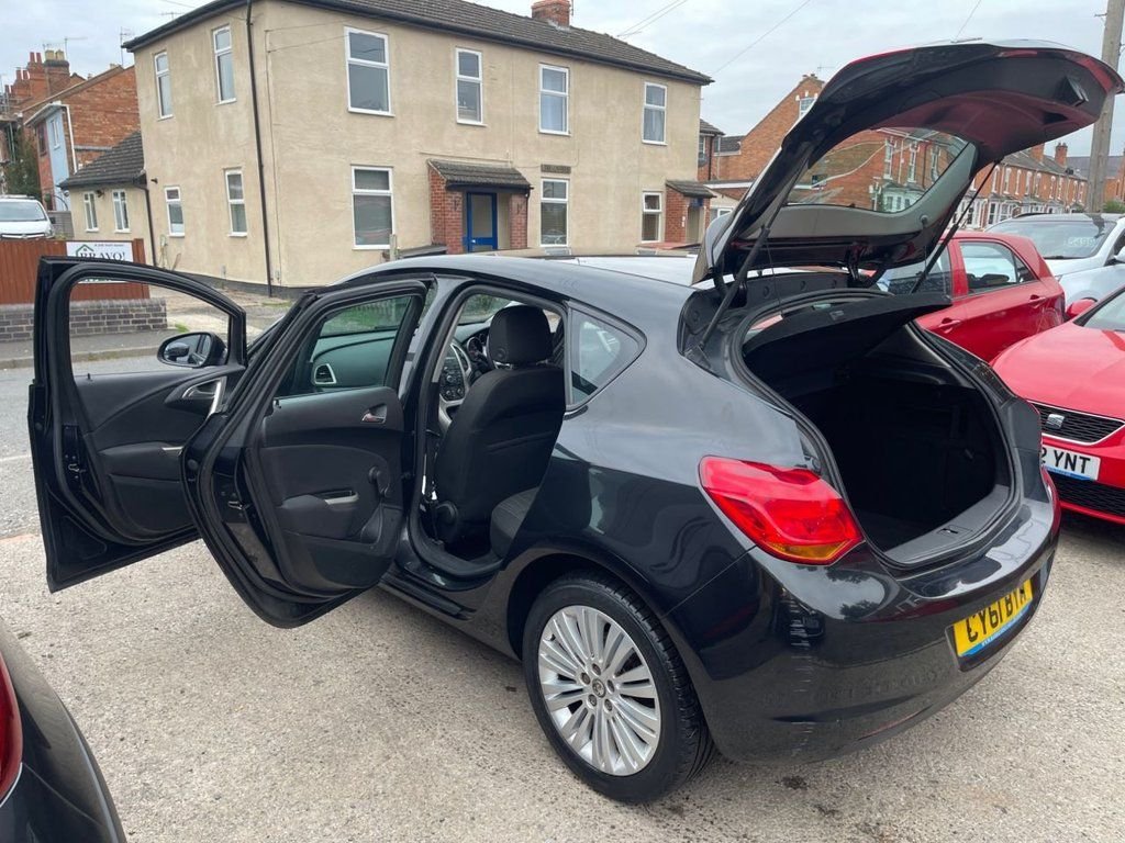 Used Vauxhall Astra 2011 for sale - 76768056: Photo 2