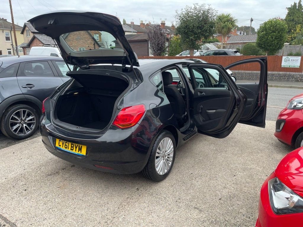 Used Vauxhall Astra 2011 for sale - 76768056: Photo 4
