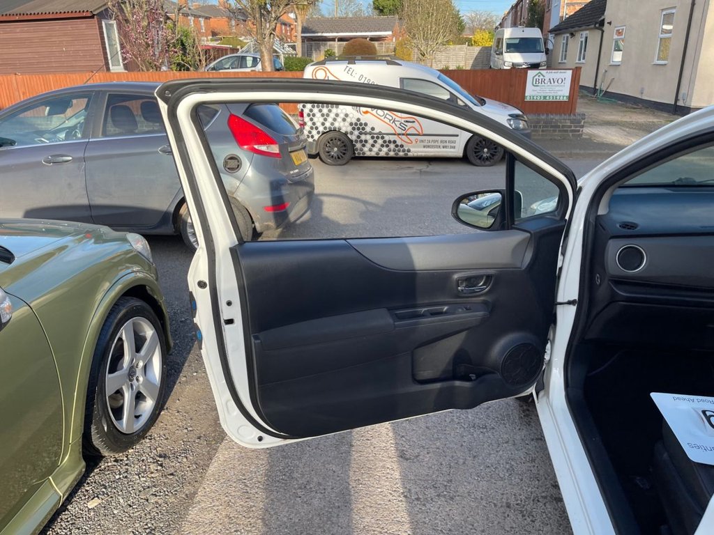 Used Toyota Yaris 2012 for sale - 77667236: Photo 27