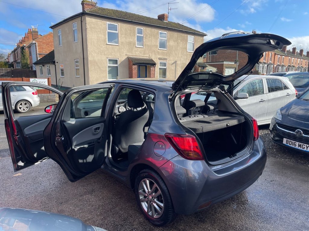 Used Toyota Yaris 2015 for sale - 77558071: Photo 2