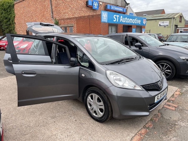 Used Honda Jazz 2011 for sale - 76286083: Photo 5