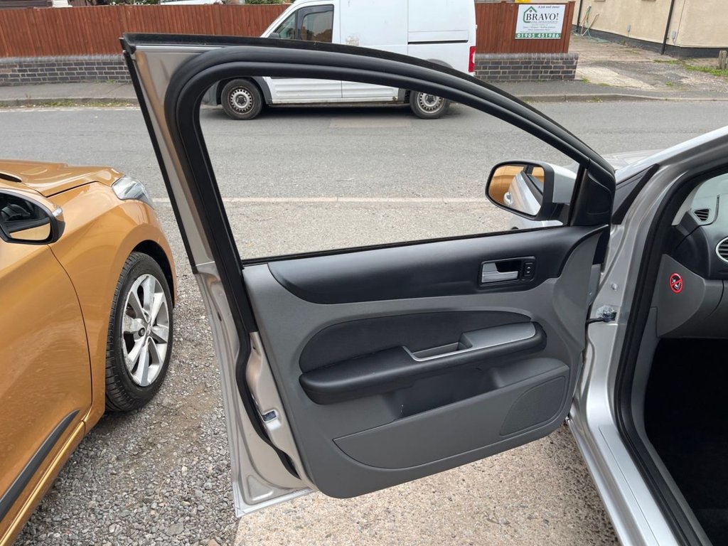 Used Ford Focus 2010 for sale - 76092814: Photo 24
