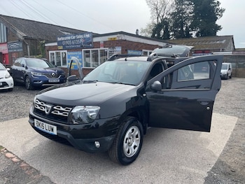 Used Dacia Duster 2015 for sale - 78330373: Photo