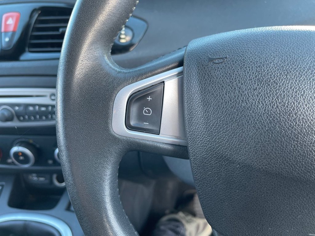 Used Renault Grand Scenic 2011 for sale - 76509832: Photo 18