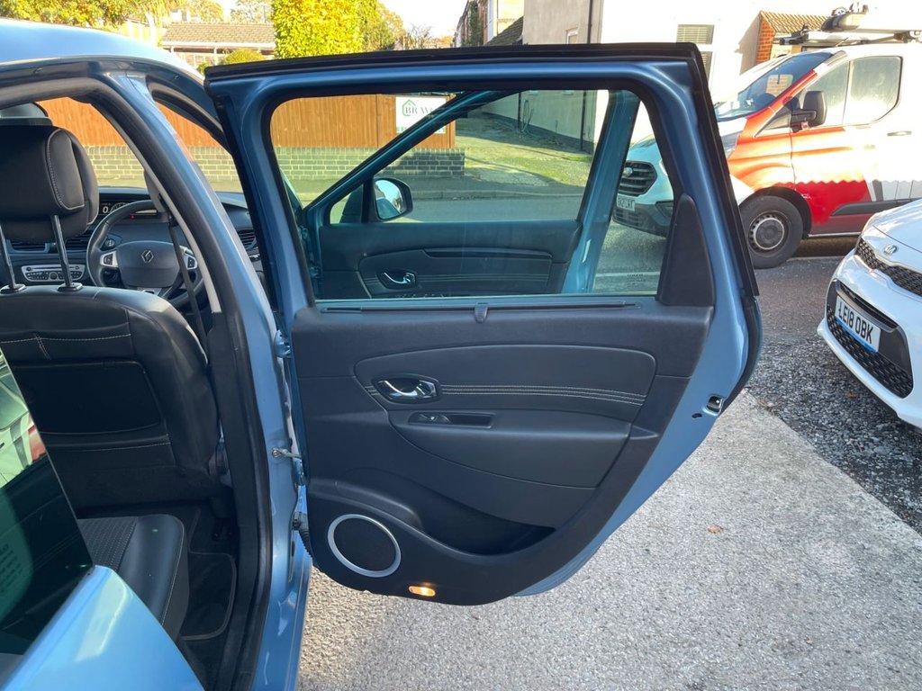 Used Renault Grand Scenic 2011 for sale - 76509832: Photo 29