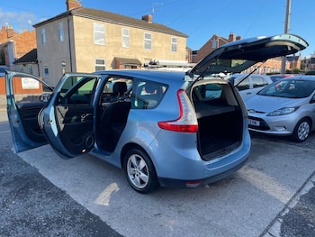 Used Renault Grand Scenic 2011 for sale - 76509832: Photo