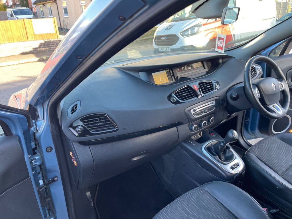 Used Renault Grand Scenic 2011 for sale - 76509832: Photo 31