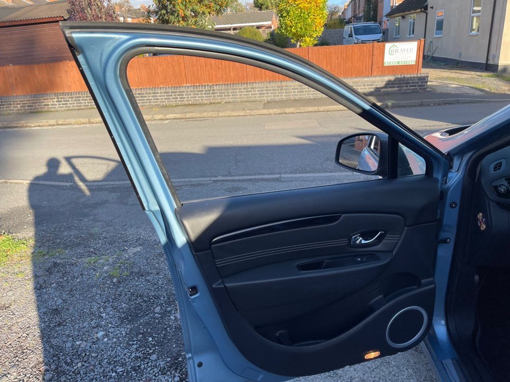 Used Renault Grand Scenic 2011 for sale - 76509832: Photo 32