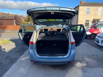 Used Renault Grand Scenic 2011 for sale - 76509832: Photo